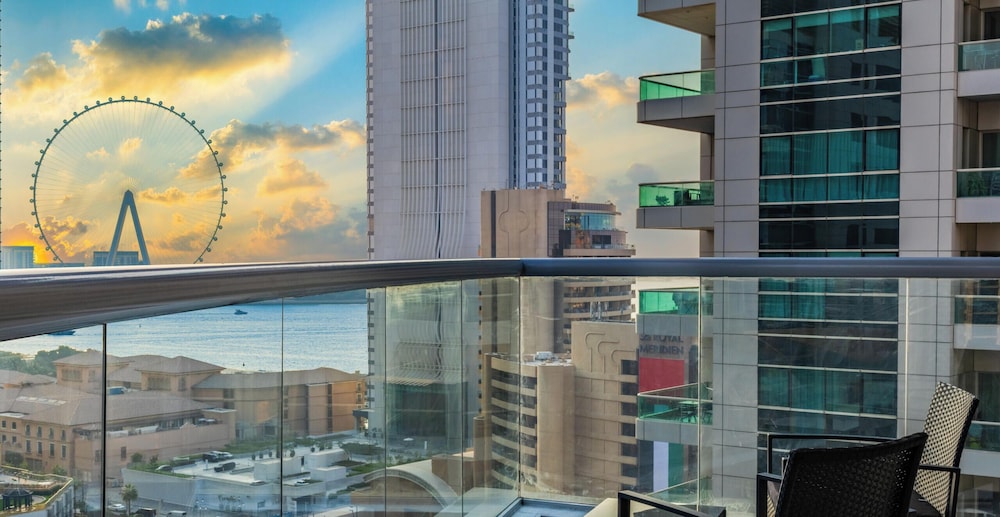 LUX The Sky Dubai Eye View Suite