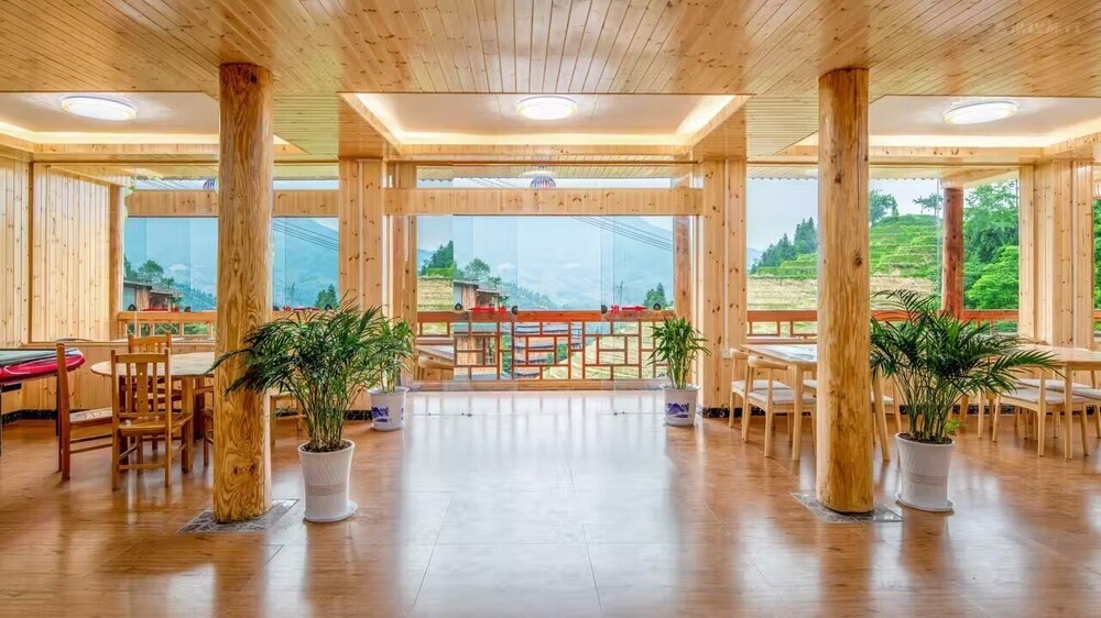 Happy live hotel