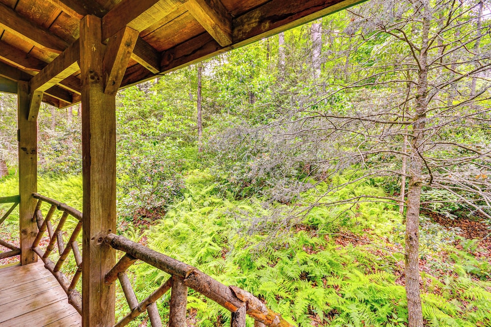 Peaceful Burnsville Cabin By South Toe River!