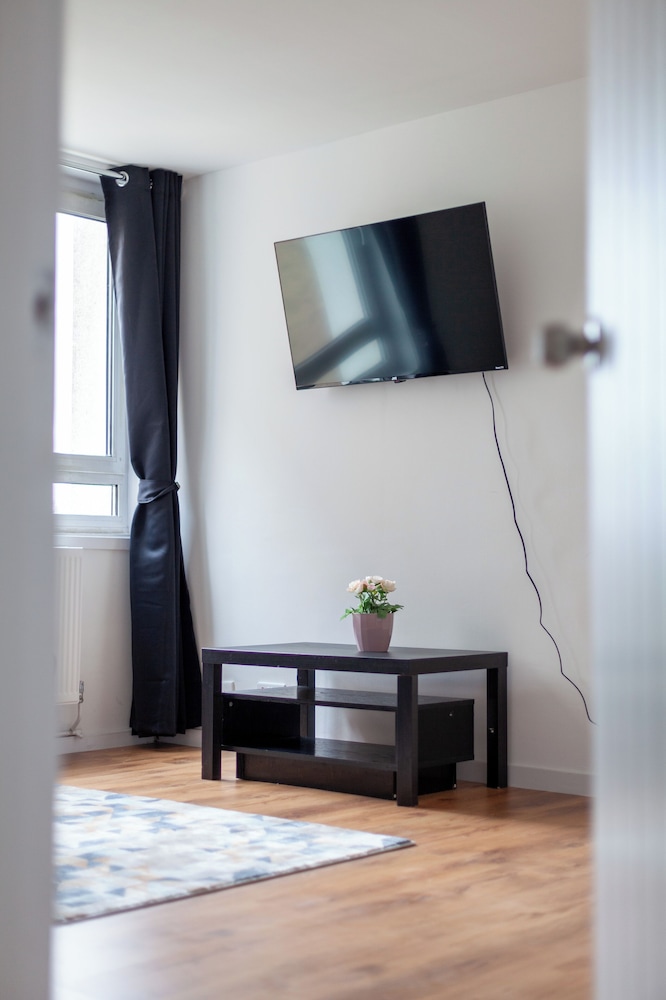 Modern Living In Stylish 3bed Flat