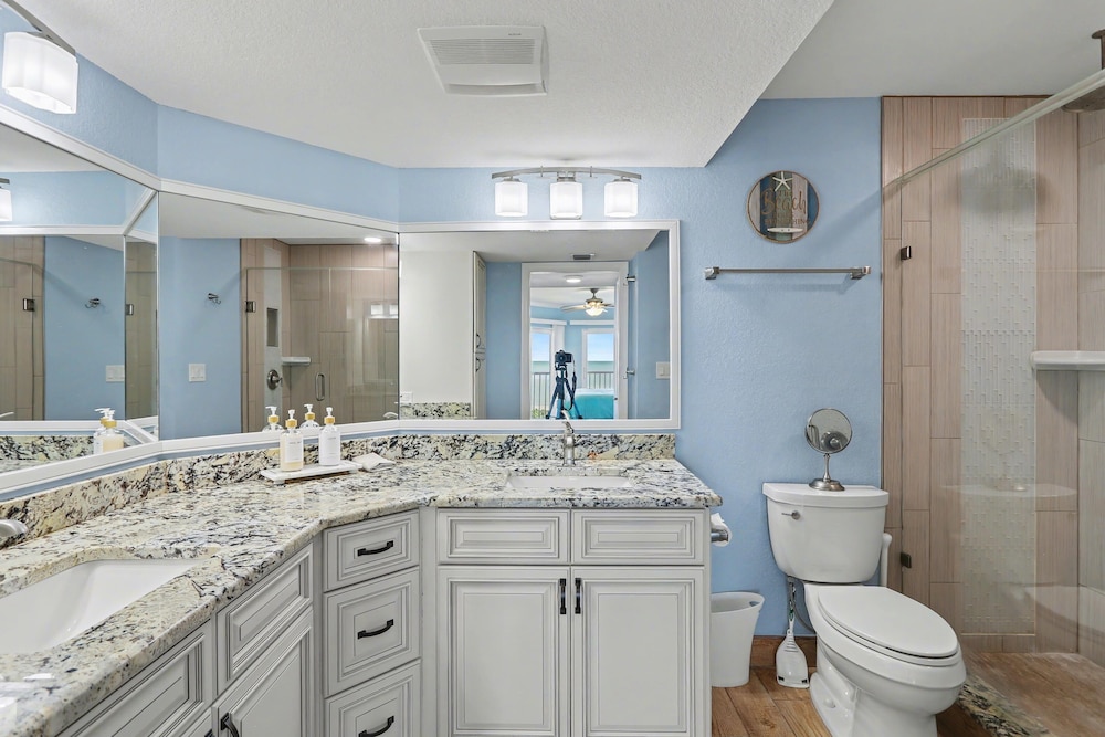 Land's End 9-402 Beach Front - Premier