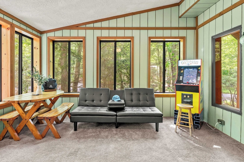 Deer Hollow by Avantstay Big Yard + Lake Access