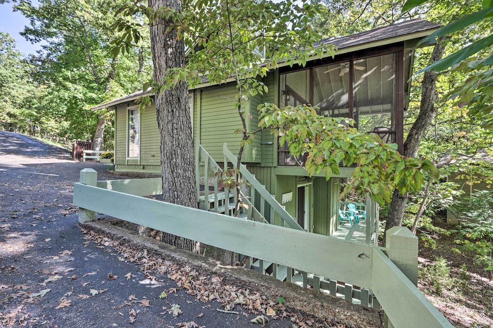 Resort Perks: Updated Osage Beach Home!