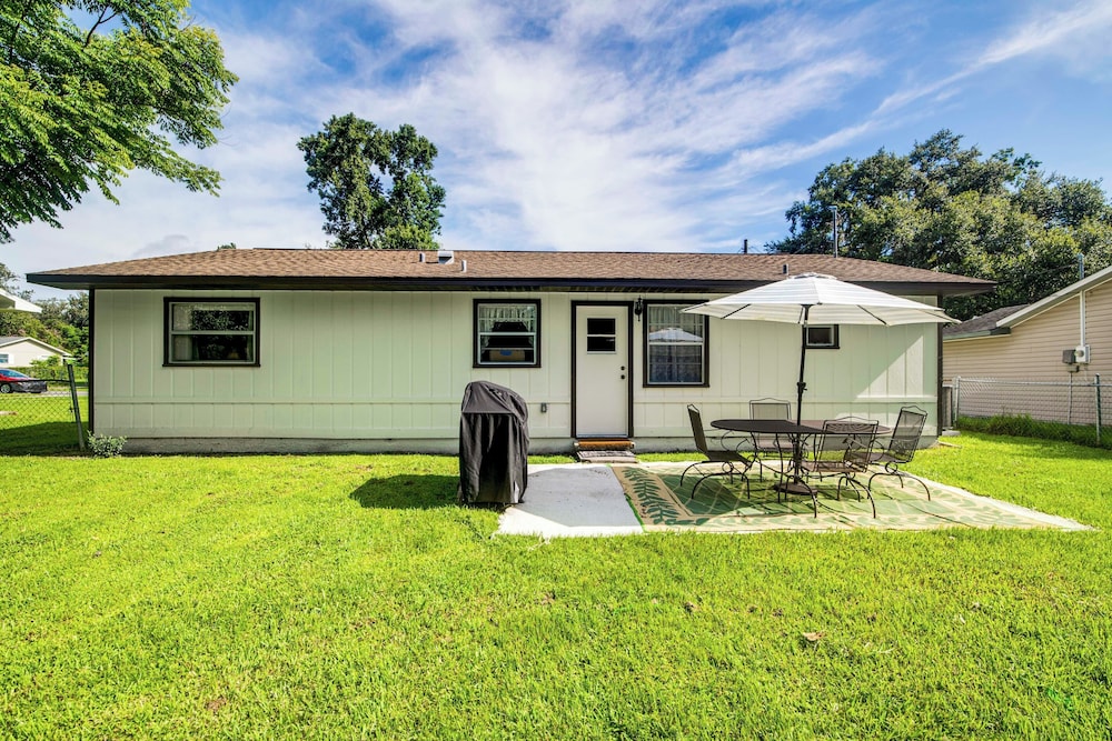 Explore Weeki Wachee Springs: Pet-friendly Home