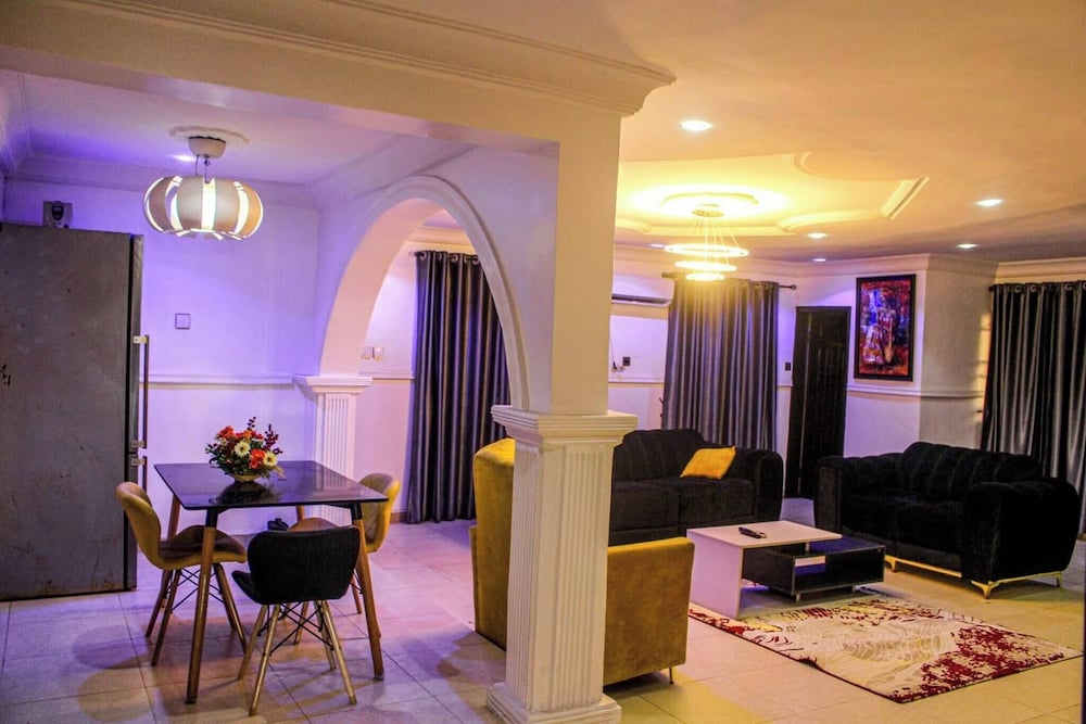 2 Bedroom Luxury Apartment With Pool -24hrs Power -ps4