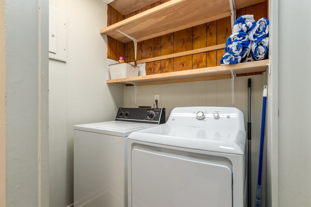 Sunny Side Up Ii - 320 Port Royal St 3 Bedroom Home