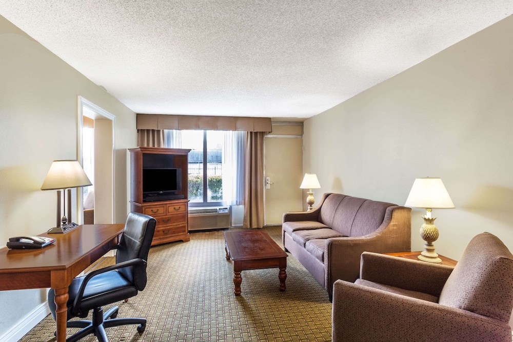 Houma Vacations - Ramada by Wyndham Houma - Property Image 4