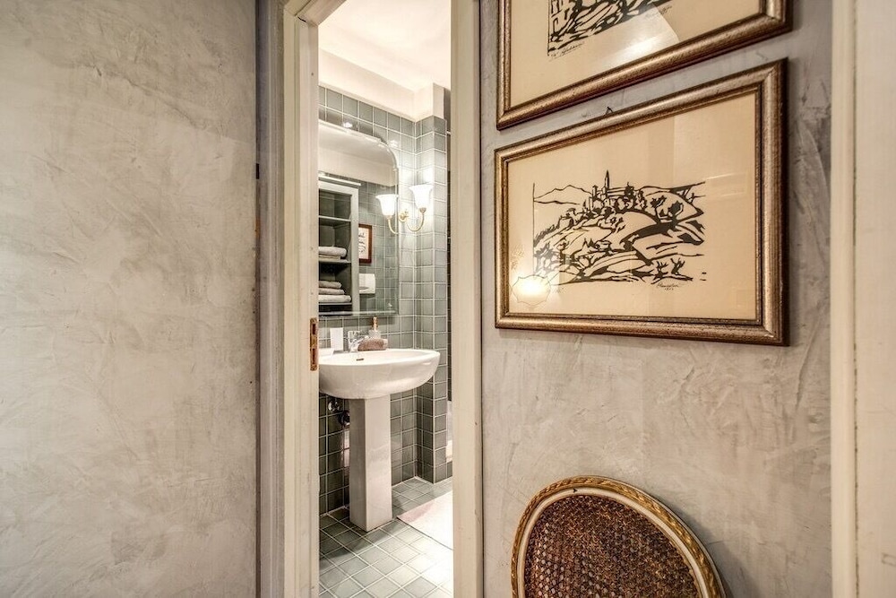 Wonderful Apartment With Balcony In Piazza Margana