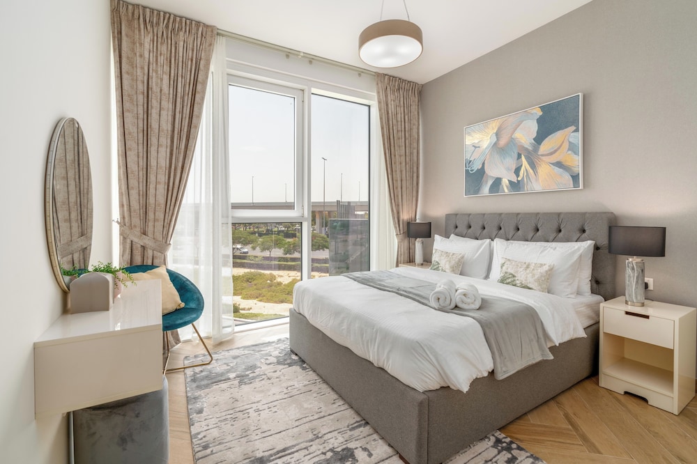 Whitesage - Super Spacious Apt with Dubai Garden Glow Views