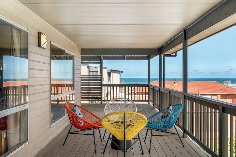 Large Upstairs Family Stay Near Middleton Beaches