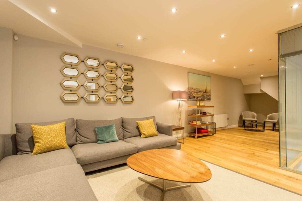 The Sweet Mews - Big & Bright 4bdr Mews Home in Ideal Location