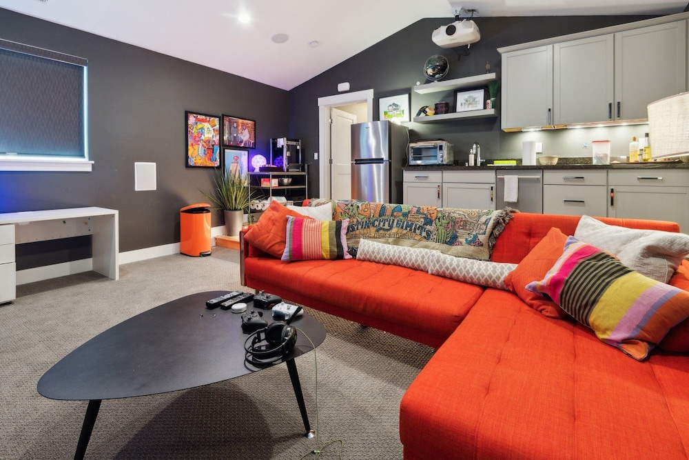 Spacious Family Retreat Media Room & Patio 3 Bedroom Home