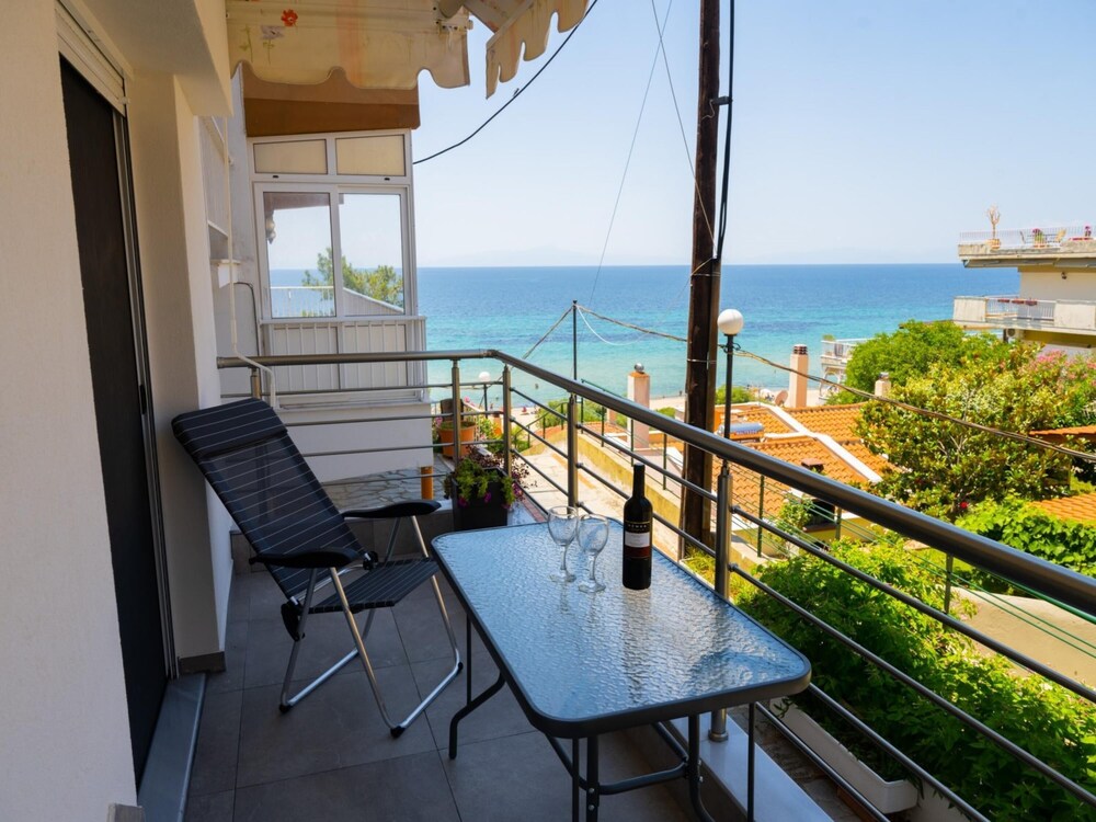 Zoe Seaview Apartment by Rentals Pro photo 3