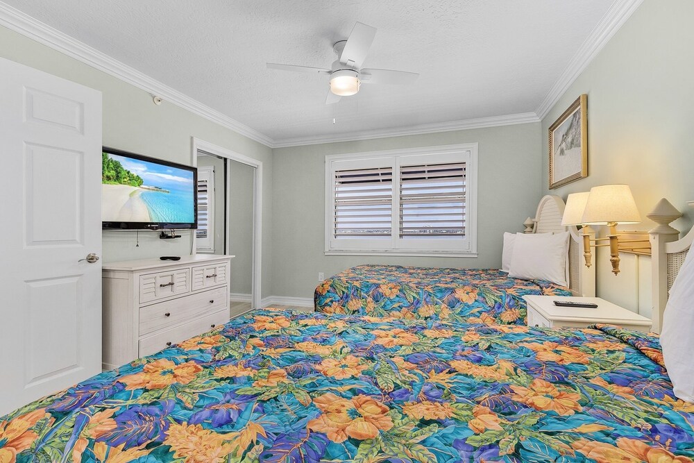 Beach Villas 706 Top-floor Condo W/ Gulf Views, Pool 2 Bedroom Condo