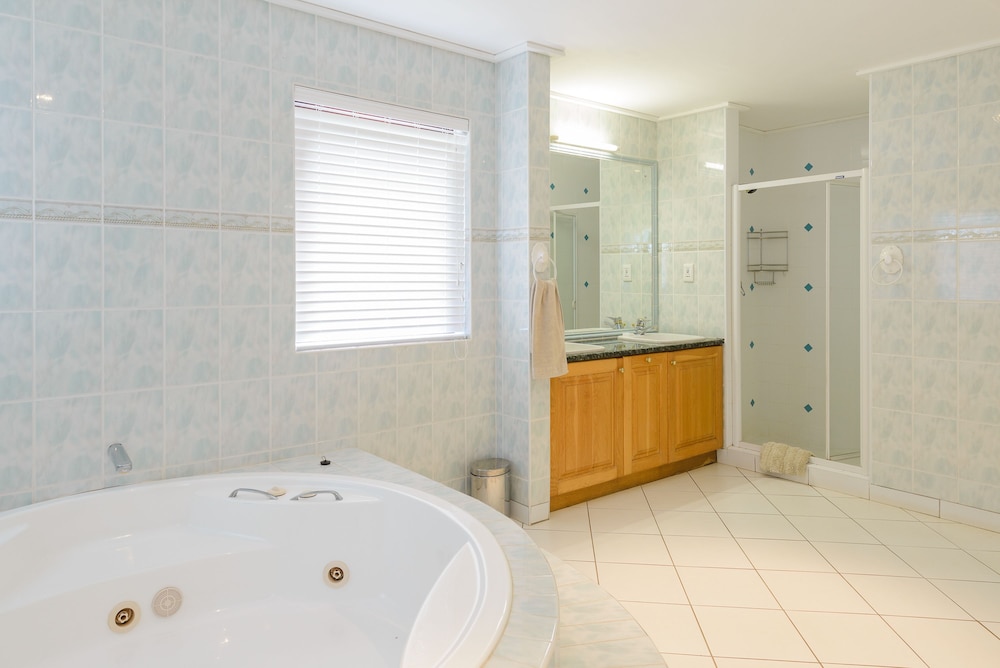 San Lameer Villa Rentals Three Bedroom Luxury 13908