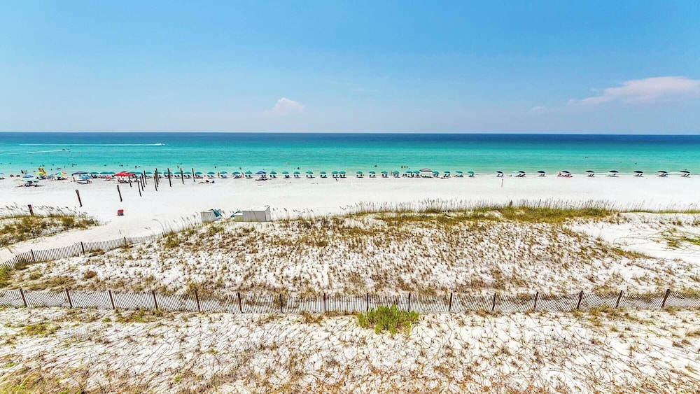 Crystal Sands 112b: Beachfront Condo With Front-row Gulf Views