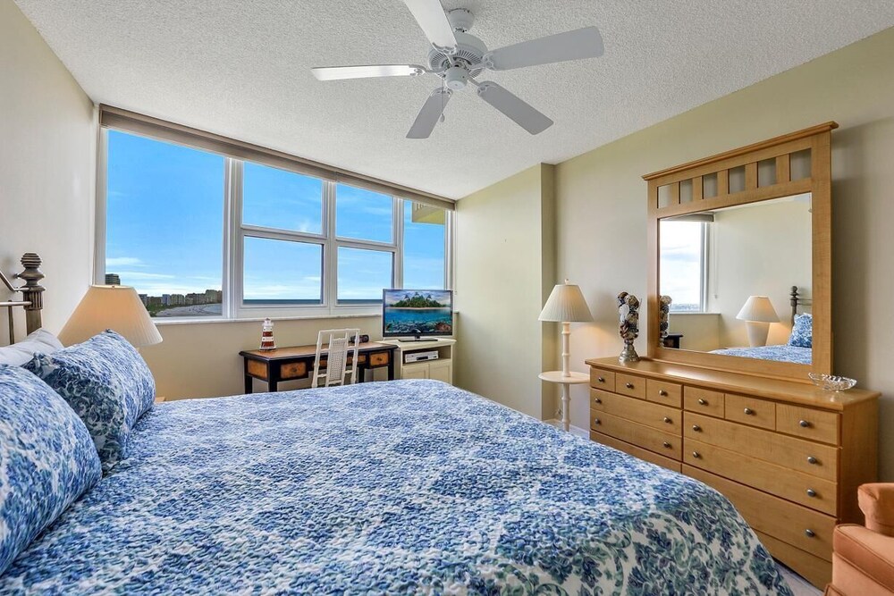 Sunny Beachfront Condo With Pool and Sw-facing Balcony
