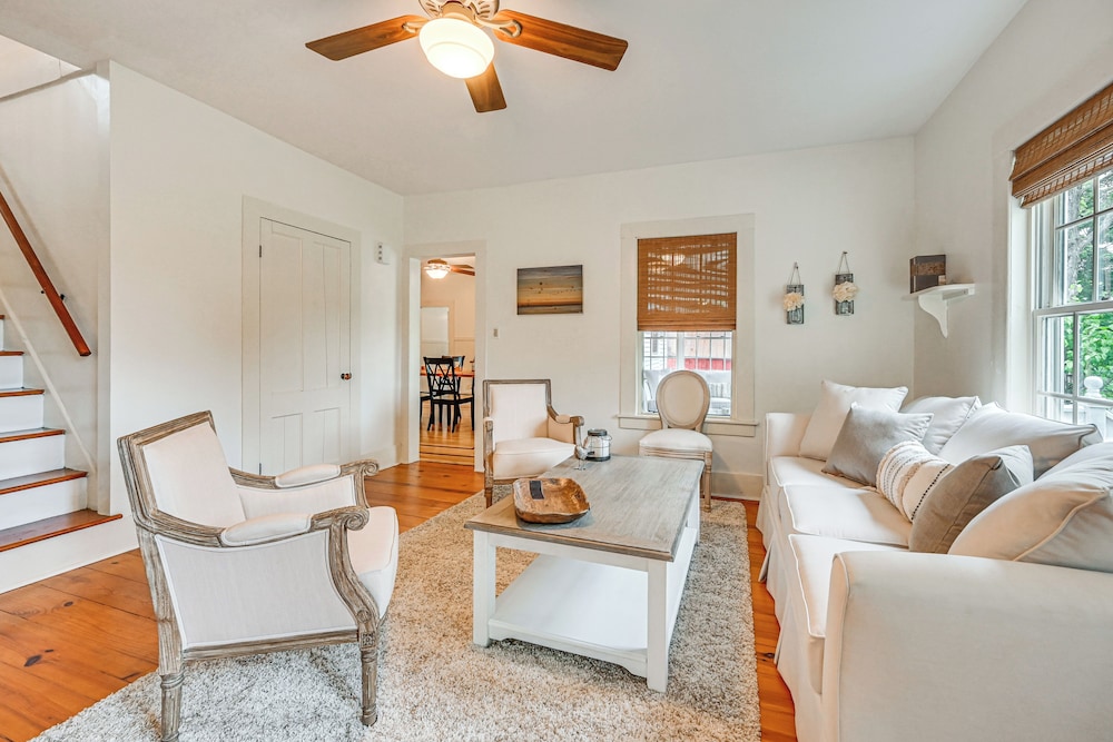 Historic Farmhouse Near Mountains & Colleges!