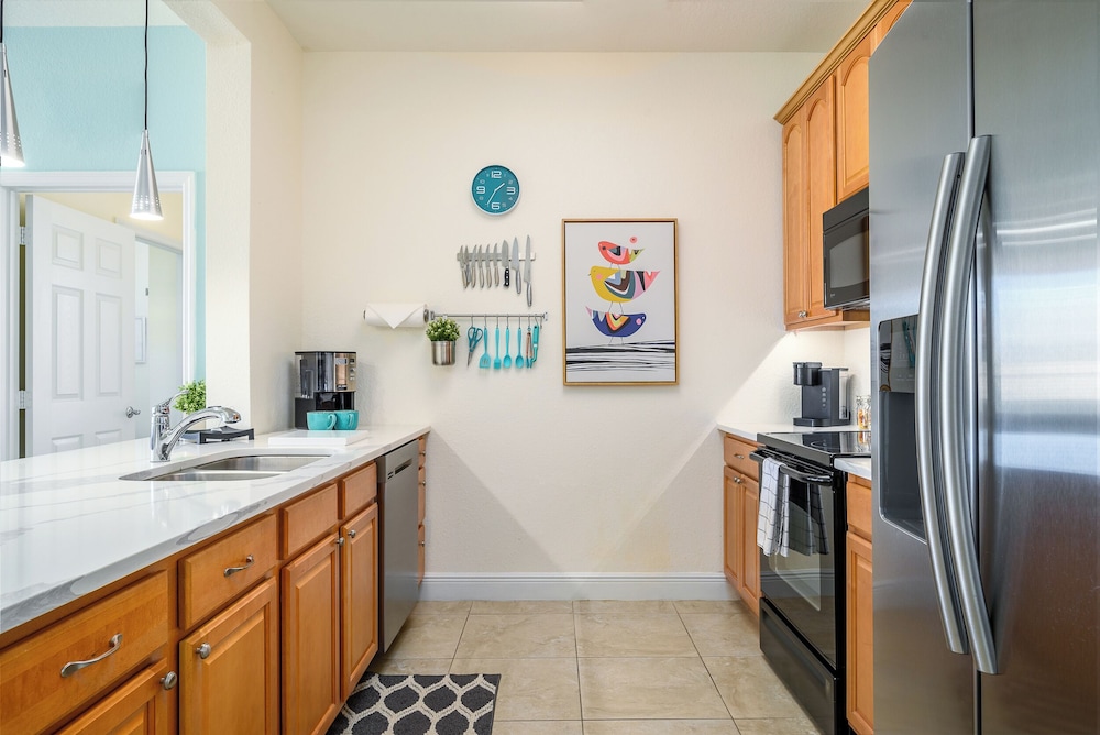 4862 Cayview Avenue #408