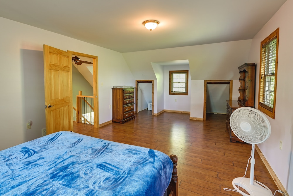Idyllic Beattyville Cabin Rental w/ Stunning Views view 5