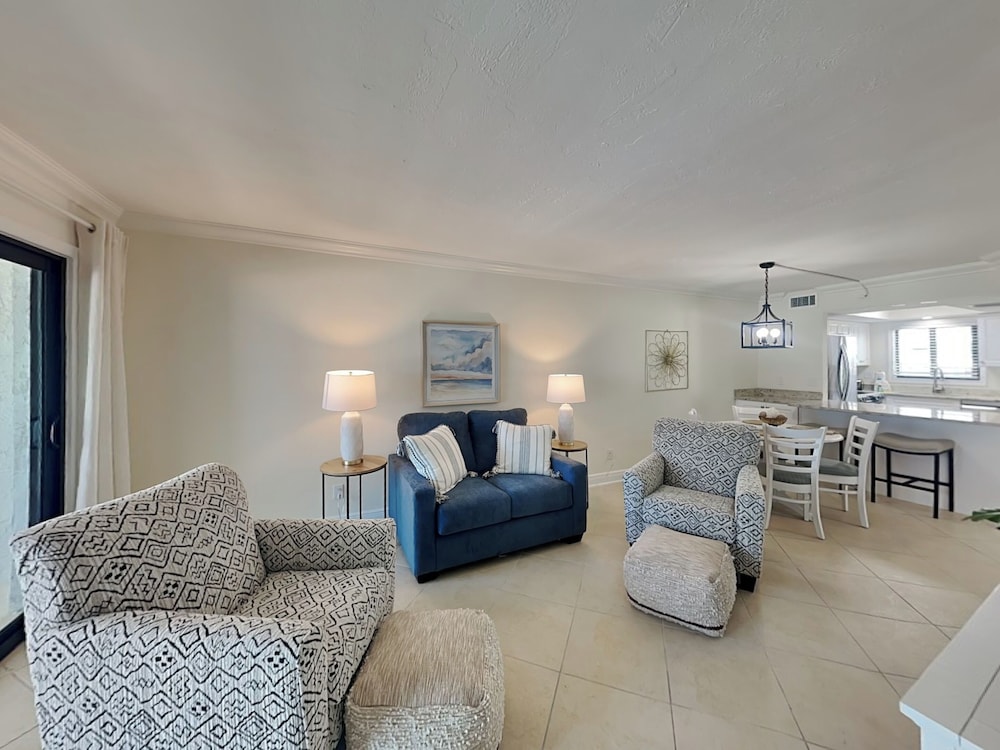 Seaside 2 by Distinctive Beach Rentals