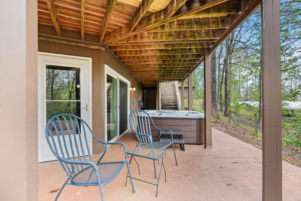 Cosby Mountain Lodge 4 Bedroom Home