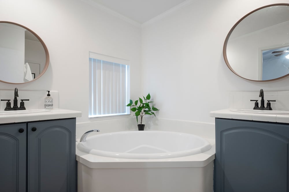 Bright 4BR Home Near Beach Historic Downtown