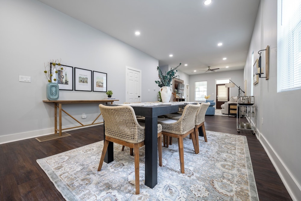 Spacious 5-Bedroom Blue Bungalow
