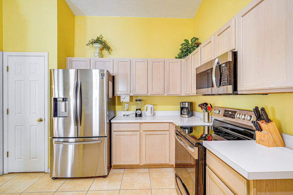 9 Mi to Walt Disney World: Family Home w/ Pool!