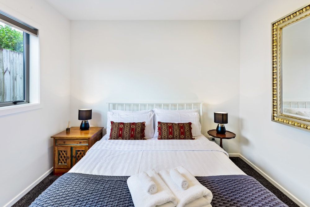 The Perfect City Pad - WiFi - Netflix view 2