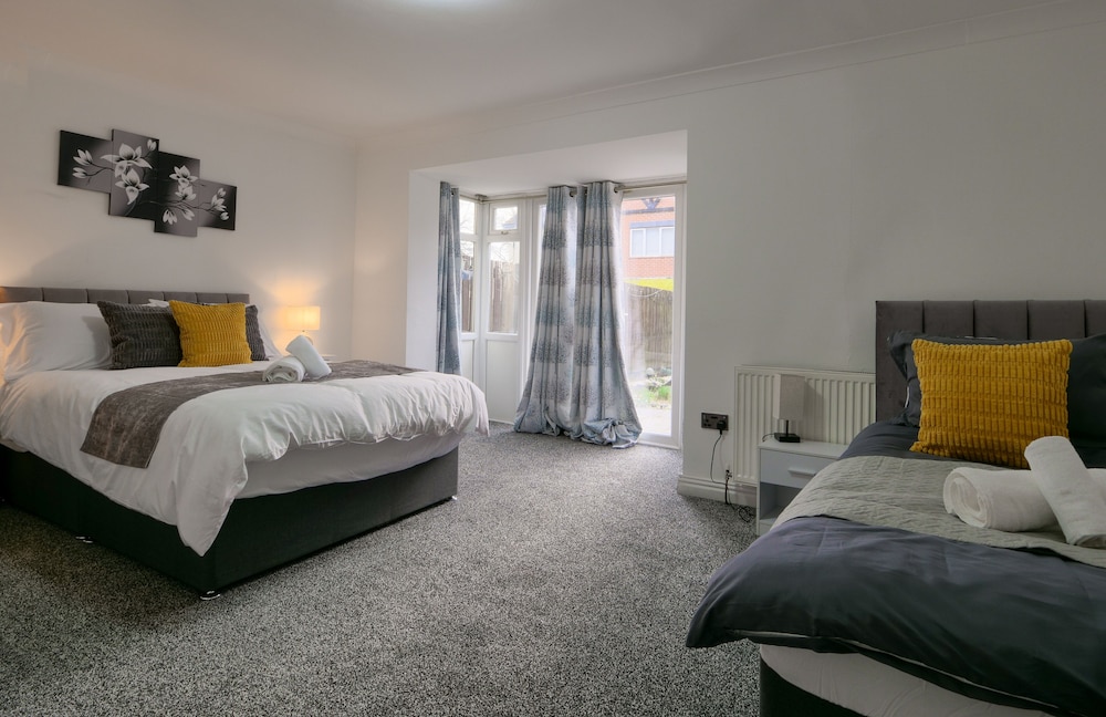 Spacious 5B Sunderland Home For Groups & Families