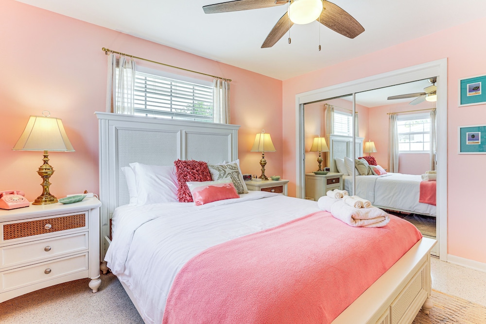 4 Mi to Beaches: Vibrant Stuart Villa w/ Patio!