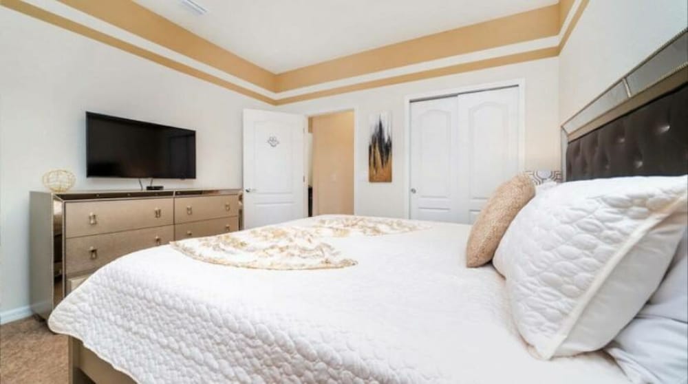 Beautiful 6 Bedroom Home With Private Pool and Game Room Ww1508 view 5