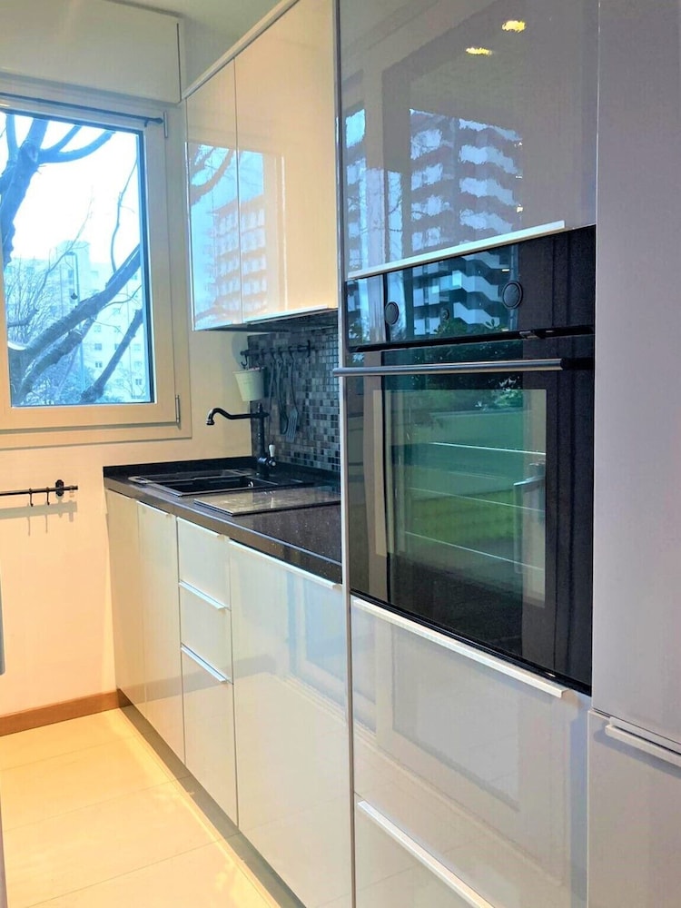 Borsa 1- Bright apartment with balcony