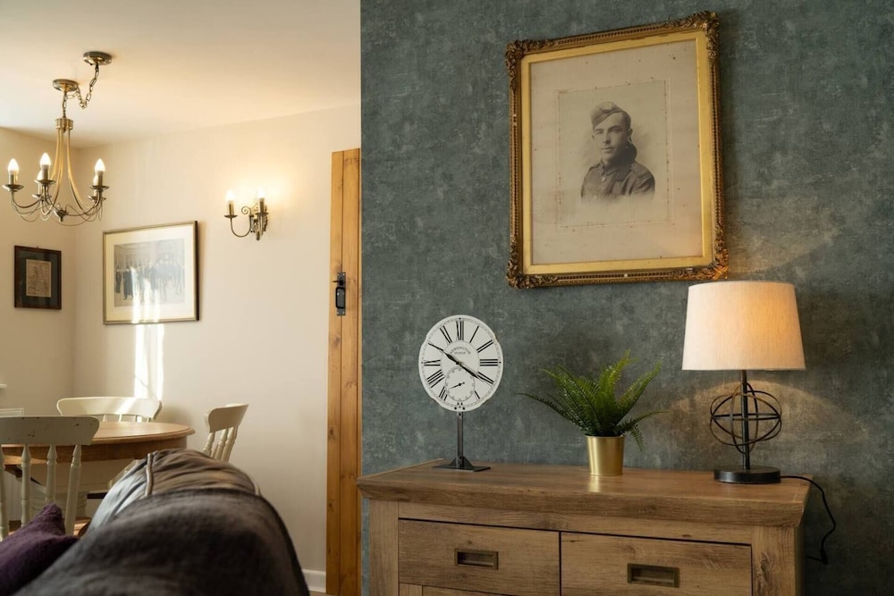 Impeccable 2-bed Apartment in Chipping Norton view 3