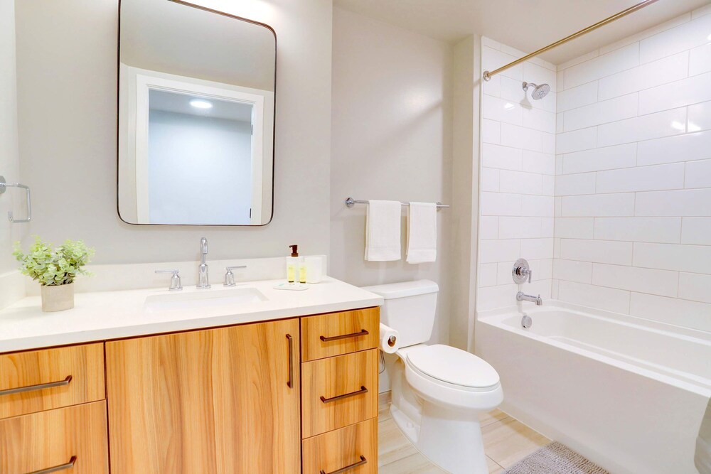 Prime Metro Proximity Condo at Clarendon