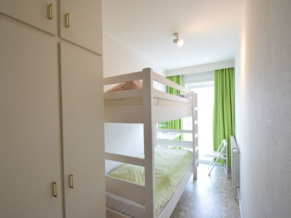 Spacious Seafront Retreat