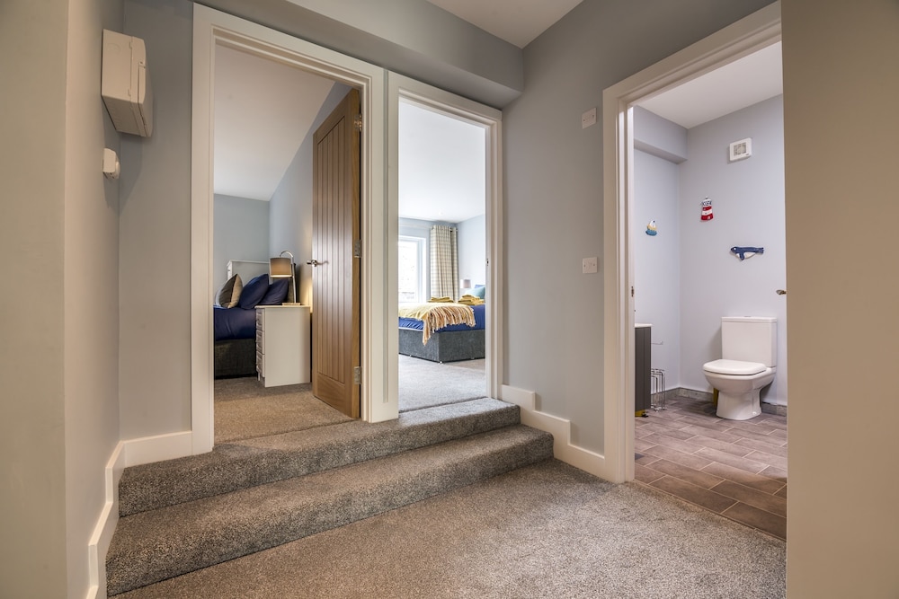 To Mawr - 2 Bedroom Apartment - Tenby view 2