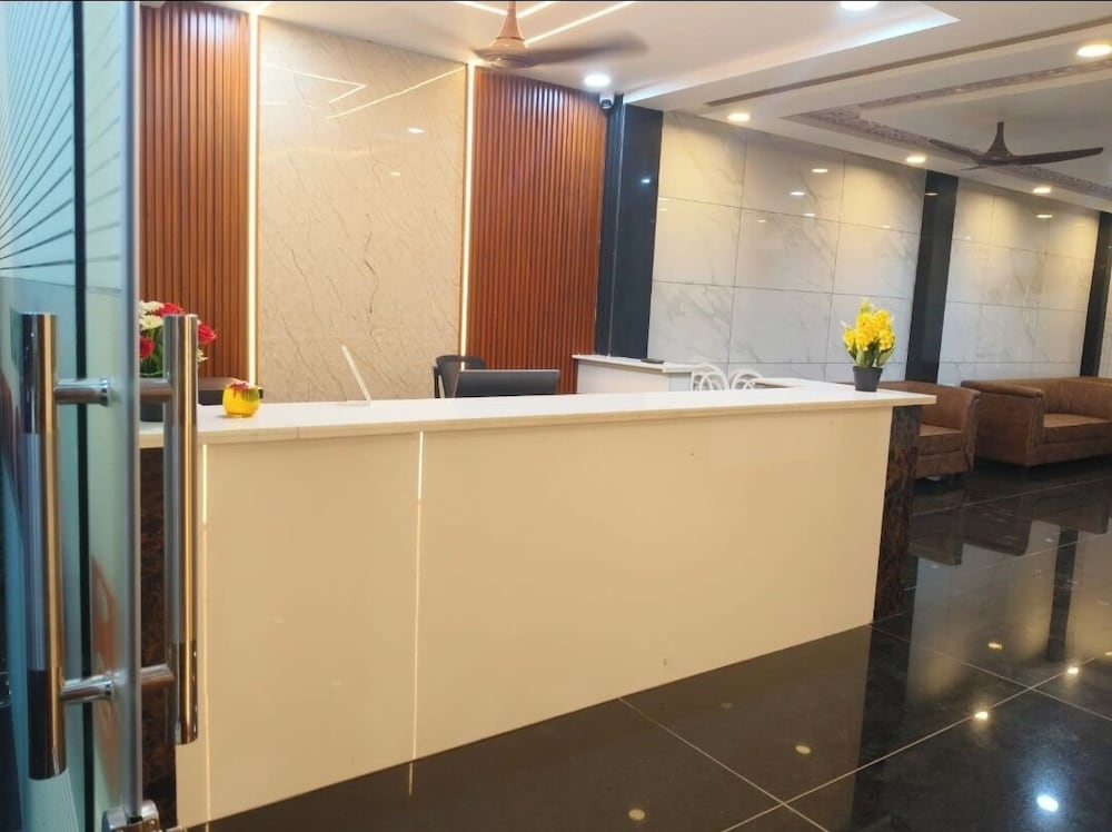 Hotel NVR Grand