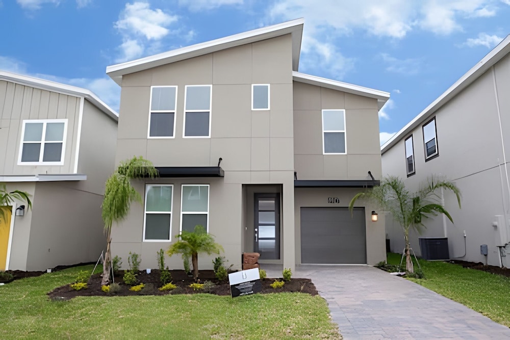 Champions Gate 6BR Luxury Home + Resort