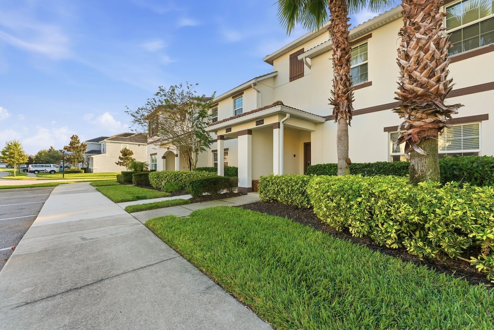 Relaxing 4BR Villa With Pool in Champions Gate