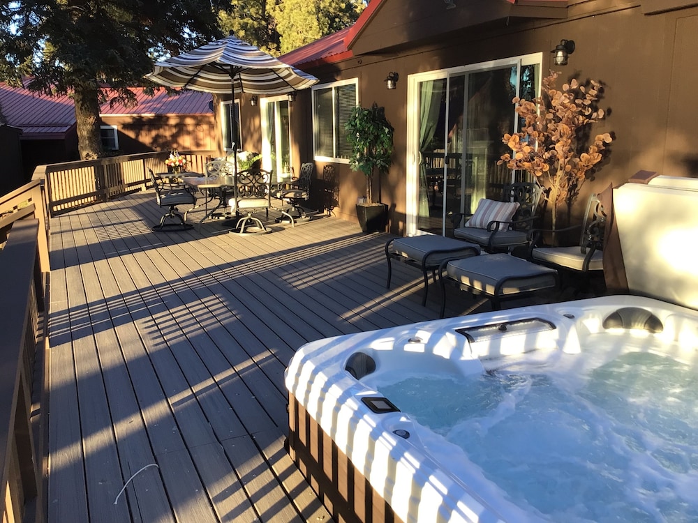 Historic Gilchrist Waterfront Resort