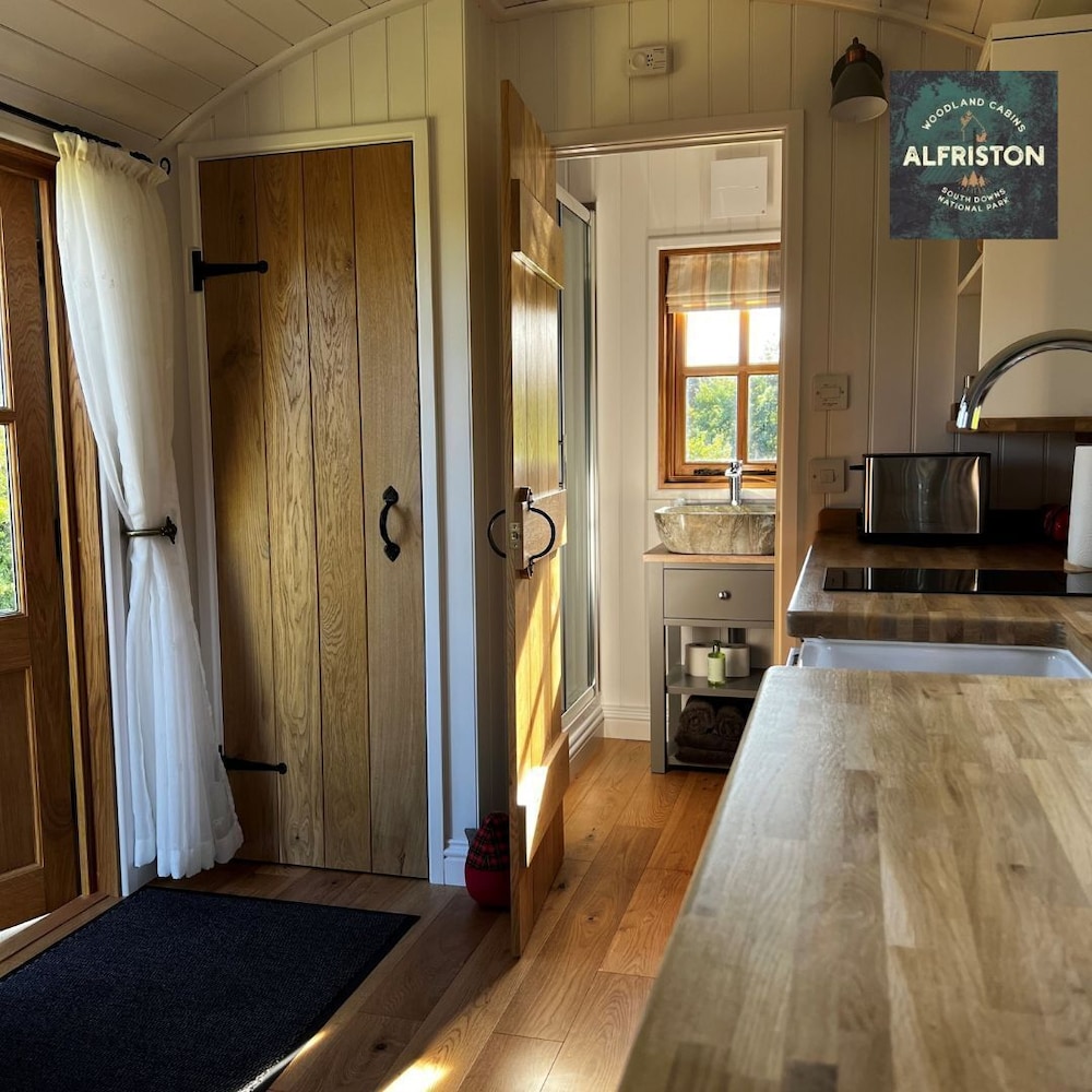 Robins Retreat - Orchard With hot tub - see Extras view 4