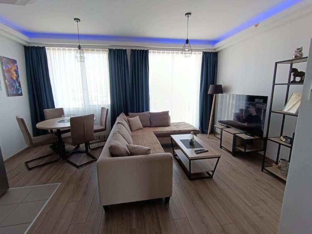 18th Floor Condo With Pool & Fitness Center