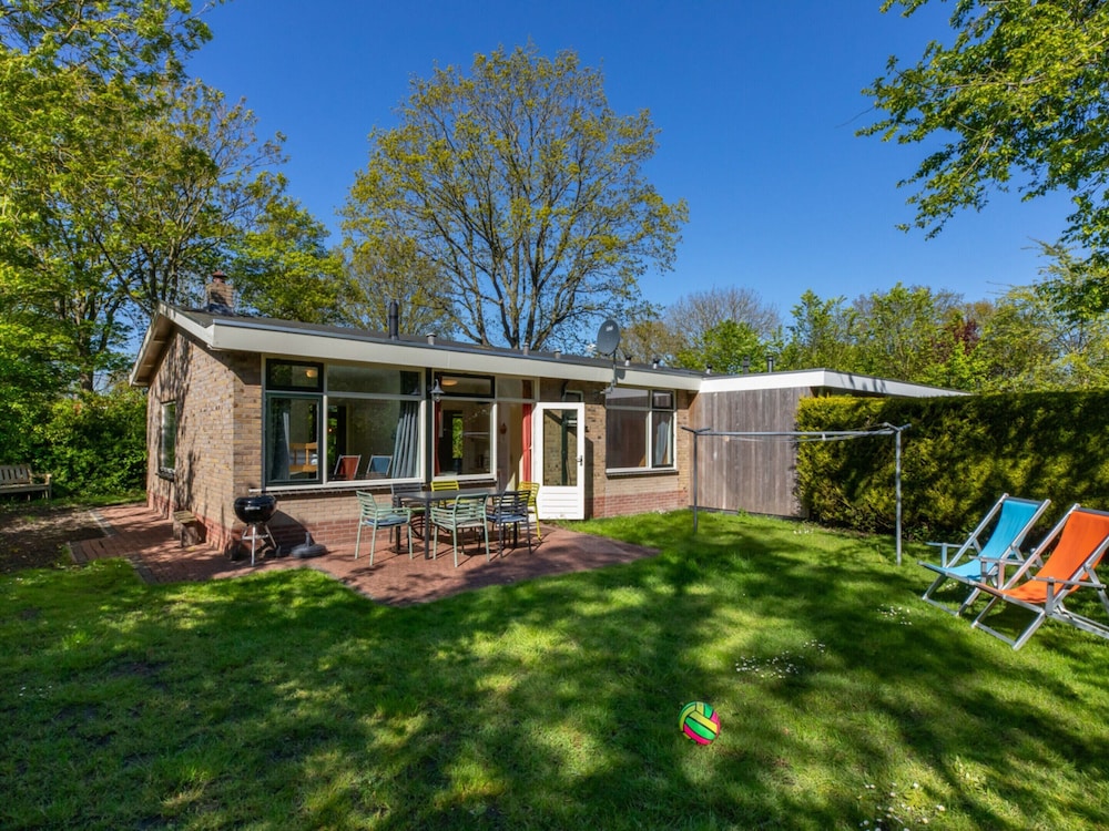 Bungalow Near Dutch Beach With Garden