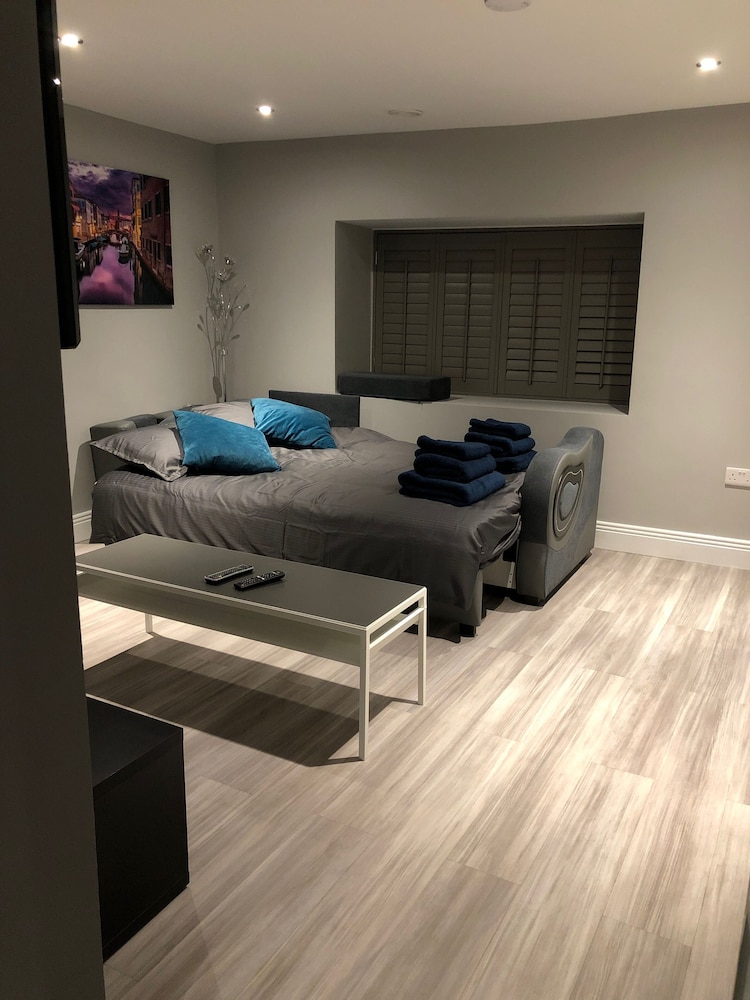 Luxury Property in Central Newbridge Wifi view 2