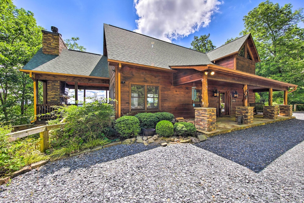 Unique Mineral Bluff Home With Mountain Views! view 2