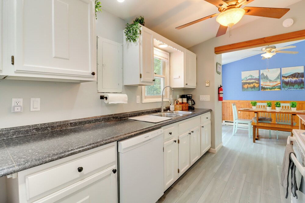 Community Pools & Hot Tub: Albrightsville Cottage!