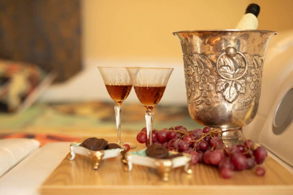 Athena Luxury Suite - Medousia Spa Luxury Escape