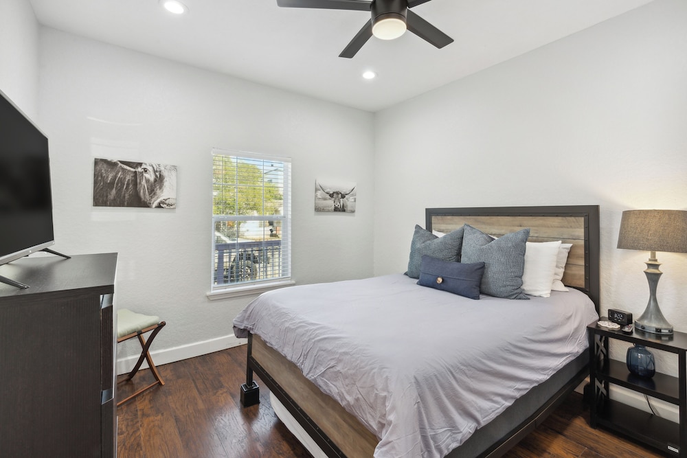 Walk to Alamodome! Stylish Home w/ Private Parking